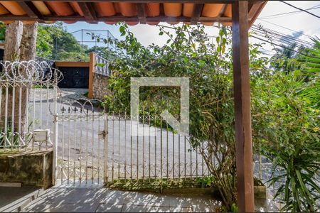Casa à venda com 240m², 3 quartos e 13 vagas Casa à venda com 240m², 3 quartos e 13 vagasVaranda