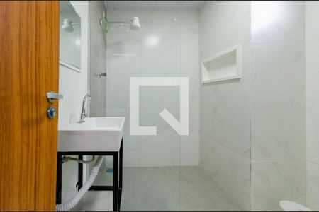 Banheiro de kitnet/studio para alugar com 1 quarto, 26m² em Aparecida Sétima Seção, Belo Horizonte