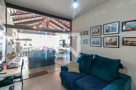 Casa à venda com 360m², 3 quartos e 2 vagas Casa à venda com 360m², 3 quartos e 2 vagasSala