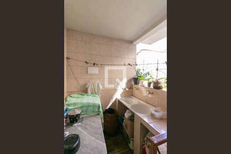 Casa à venda com 360m², 3 quartos e 2 vagas Casa à venda com 360m², 3 quartos e 2 vagasArea de servico