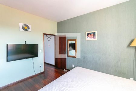 Casa à venda com 360m², 3 quartos e 2 vagas Casa à venda com 360m², 3 quartos e 2 vagasQuarto