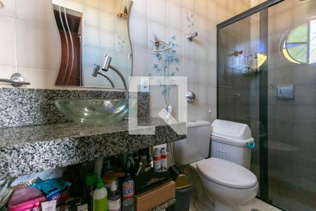 Casa à venda com 360m², 3 quartos e 2 vagas Casa à venda com 360m², 3 quartos e 2 vagasBanheiro