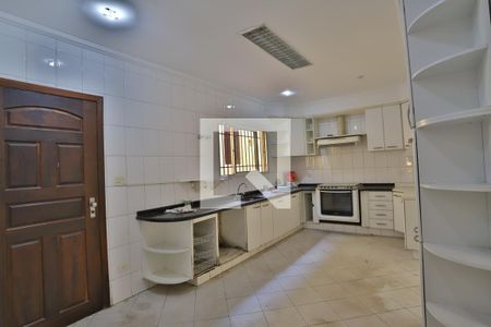 Casa à venda com 320m², 2 quartos e 2 vagas Casa à venda com 320m², 2 quartos e 2 vagasCozinha