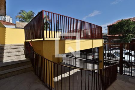 Casa à venda com 320m², 2 quartos e 2 vagas Casa à venda com 320m², 2 quartos e 2 vagasEntrada