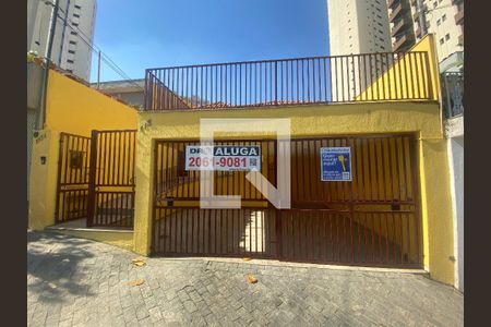Casa à venda com 320m², 2 quartos e 2 vagas Casa à venda com 320m², 2 quartos e 2 vagasFachada