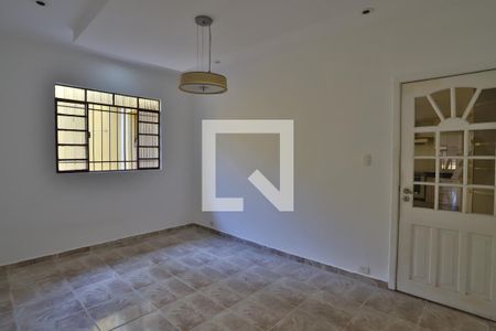 Casa à venda com 320m², 2 quartos e 2 vagas Casa à venda com 320m², 2 quartos e 2 vagasCopa
