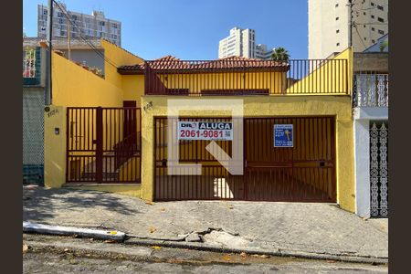 Casa à venda com 320m², 2 quartos e 2 vagas Casa à venda com 320m², 2 quartos e 2 vagasFachada