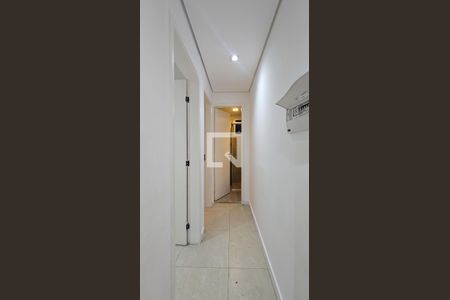 Corredor de apartamento para alugar com 2 quartos, 45m² em Jardim Sabará, São Paulo