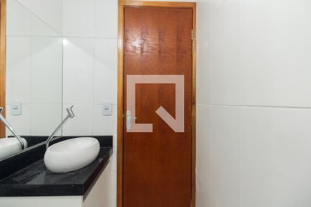 Banheiro  de kitnet/studio para alugar com 1 quarto, 27m² em Vila Esperança, São Paulo