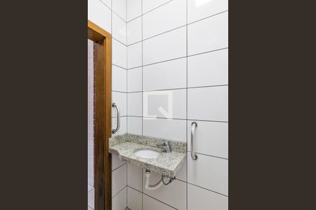 Apartamento à venda com 180m², 2 quartos e 20 vagas Apartamento à venda com 180m², 2 quartos e 20 vagasBanheiro externo
