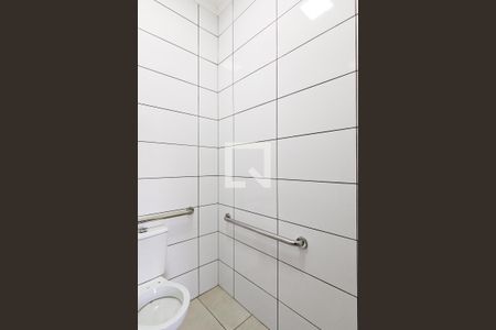 Apartamento à venda com 180m², 2 quartos e 20 vagas Apartamento à venda com 180m², 2 quartos e 20 vagasBanheiro externo
