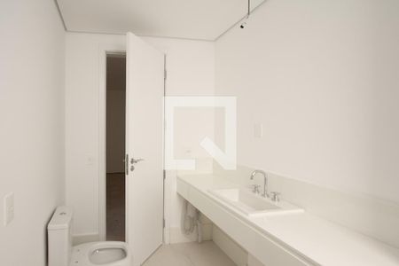 Apartamento à venda com 375m², 4 quartos e 4 vagas Apartamento à venda com 375m², 4 quartos e 4 vagasBanheiro da Suíte 4