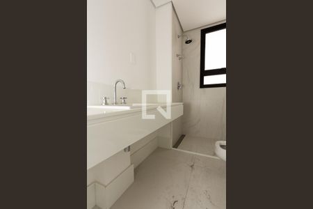 Apartamento à venda com 375m², 4 quartos e 4 vagas Apartamento à venda com 375m², 4 quartos e 4 vagasBanheiro da Suíte 3