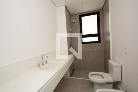Apartamento à venda com 373m², 4 quartos e 4 vagas Apartamento à venda com 373m², 4 quartos e 4 vagasBanheiro da Suíte 3