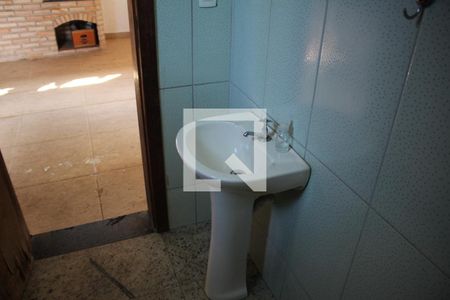 Casa à venda com 330m², 4 quartos e 6 vagasBanheiro 2