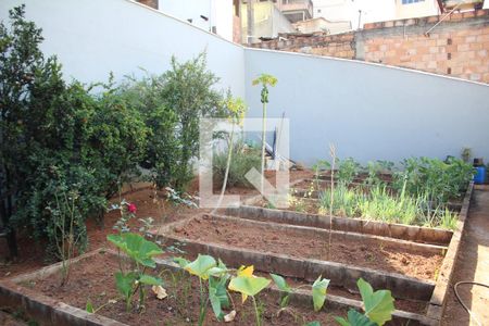 Casa à venda com 330m², 4 quartos e 6 vagasQuintal