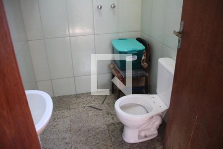 Casa à venda com 330m², 4 quartos e 6 vagasBanheiro 2