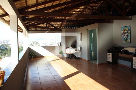 Casa à venda com 330m², 4 quartos e 6 vagasVaranda e Area de serviço