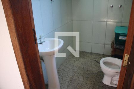 Casa à venda com 330m², 4 quartos e 6 vagasBanheiro 2