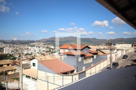 Casa à venda com 330m², 4 quartos e 6 vagasVista