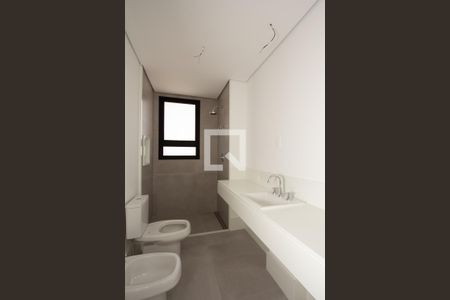 Apartamento à venda com 374m², 5 quartos e 4 vagasBanheiro da Suíte 2