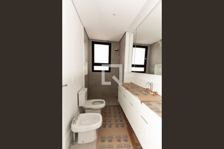 Apartamento à venda com 375m², 4 quartos e 4 vagasBanheiro da Suíte 2