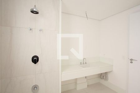 Apartamento à venda com 375m², 4 quartos e 4 vagas Apartamento à venda com 375m², 4 quartos e 4 vagasBanheiro 2 da Suíte 4