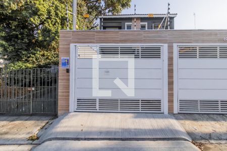 Casa à venda com 146m², 3 quartos e 2 vagas Casa à venda com 146m², 3 quartos e 2 vagasFachada