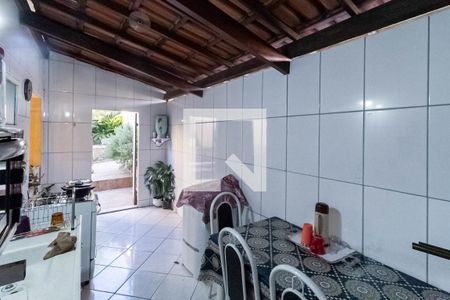 Casa à venda com 360m², 3 quartos e 2 vagasCasa 2 - Cozinha e Área de serviço
