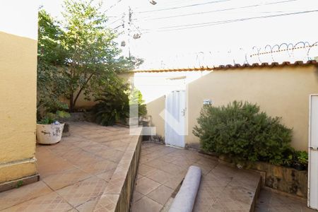 Casa à venda com 360m², 3 quartos e 2 vagasEntrada