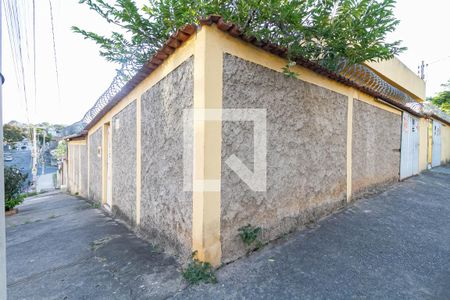 Casa à venda com 360m², 3 quartos e 2 vagasFachada