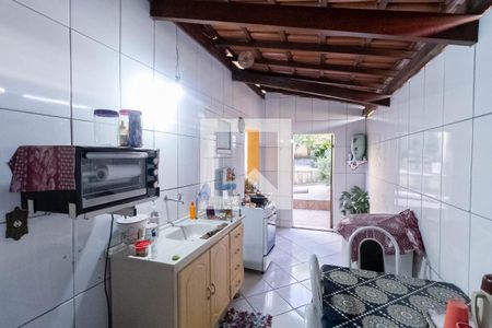 Casa à venda com 360m², 3 quartos e 2 vagasCasa 2 - Cozinha e Área de serviço