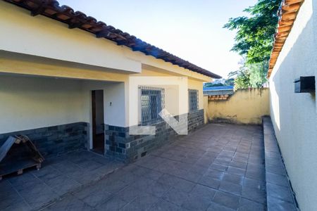 Casa à venda com 360m², 3 quartos e 2 vagasCasa 2 - Fachada