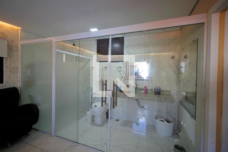 Casa à venda com 330m², 5 quartos e 4 vagasBanheiro da Suíte