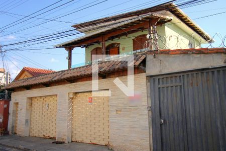 Casa à venda com 330m², 5 quartos e 4 vagasFachada