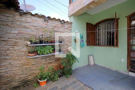 Casa à venda com 330m², 5 quartos e 4 vagasVaranda frente - Garagem