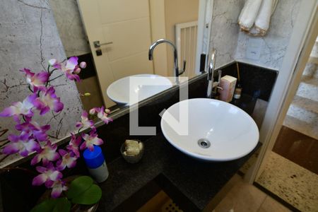 Casa de condomínio à venda com 120m², 3 quartos e 2 vagasLavabo