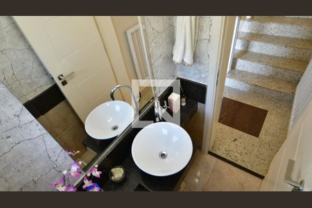 Casa de condomínio à venda com 120m², 3 quartos e 2 vagasLavabo