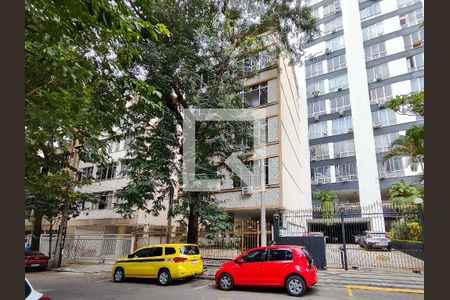 Apartamento à venda com 59m², 2 quartos e 2 vagasFachada e portaria