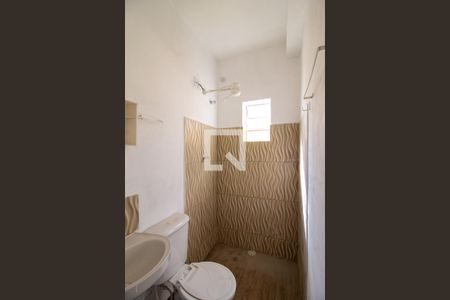 Banheiro de casa para alugar com 1 quarto, 32m² em Jardim Presidente Dutra, Guarulhos