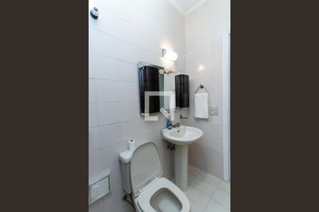 Casa à venda com 172m², 3 quartos e 2 vagas Casa à venda com 172m², 3 quartos e 2 vagasBanheiro