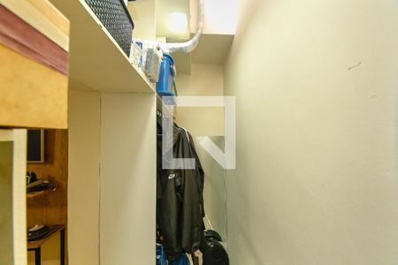 Casa à venda com 200m², 2 quartos e 2 vagas Casa à venda com 200m², 2 quartos e 2 vagasCloset Quarto 2