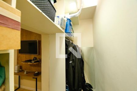 Casa à venda com 200m², 2 quartos e 2 vagas Casa à venda com 200m², 2 quartos e 2 vagasCloset Quarto 2