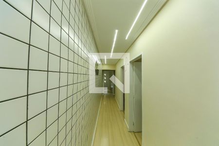 Casa à venda com 200m², 2 quartos e 2 vagas Casa à venda com 200m², 2 quartos e 2 vagasCorredor