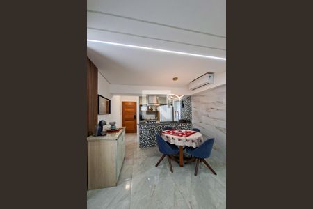 Sala de apartamento para alugar com 2 quartos, 80m² em Guilhermina, Praia Grande