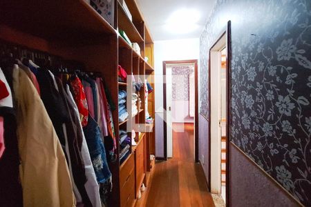 Casa de condomínio à venda com 470m², 5 quartos e 3 vagas Casa de condomínio à venda com 470m², 5 quartos e 3 vagascloset da suite canadense