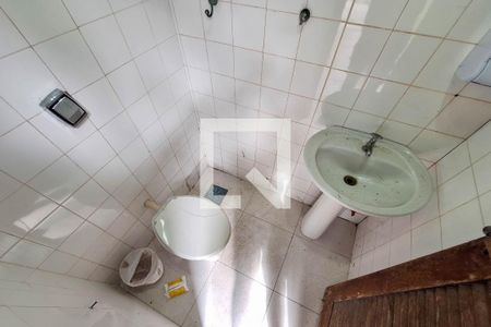 Casa de condomínio à venda com 470m², 5 quartos e 3 vagas Casa de condomínio à venda com 470m², 5 quartos e 3 vagasLavabo 2