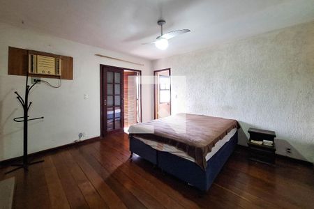 Casa de condomínio à venda com 470m², 5 quartos e 3 vagas Casa de condomínio à venda com 470m², 5 quartos e 3 vagasSuíte 1