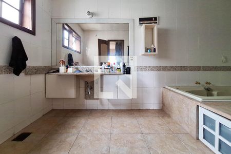 Casa de condomínio à venda com 470m², 5 quartos e 3 vagas Casa de condomínio à venda com 470m², 5 quartos e 3 vagasBanheiro da Suíte 1