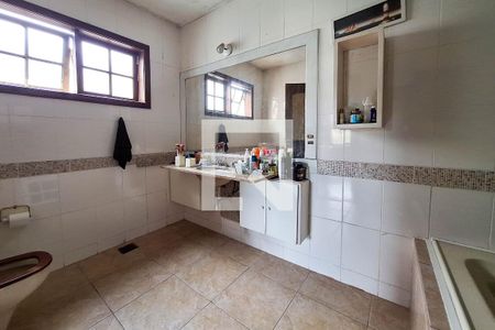 Casa de condomínio à venda com 470m², 5 quartos e 3 vagas Casa de condomínio à venda com 470m², 5 quartos e 3 vagasBanheiro da Suíte 1